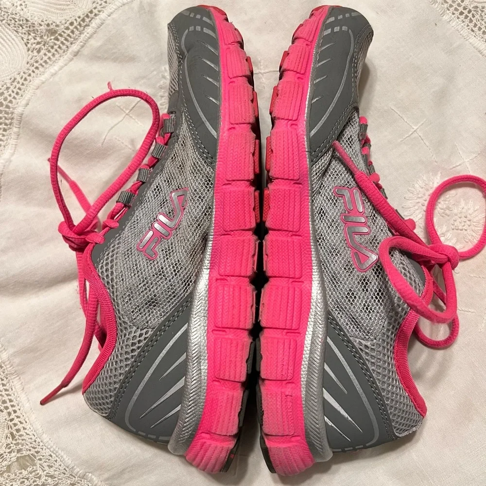 FREE Fila Athletic Sneakers Women’s 7.5 Gray Pink Lace Up Cool Max Memory Foam